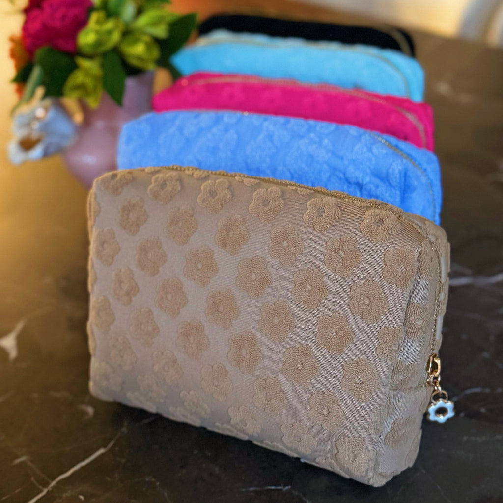 Trousse de toilette à motif de marguerites en relief