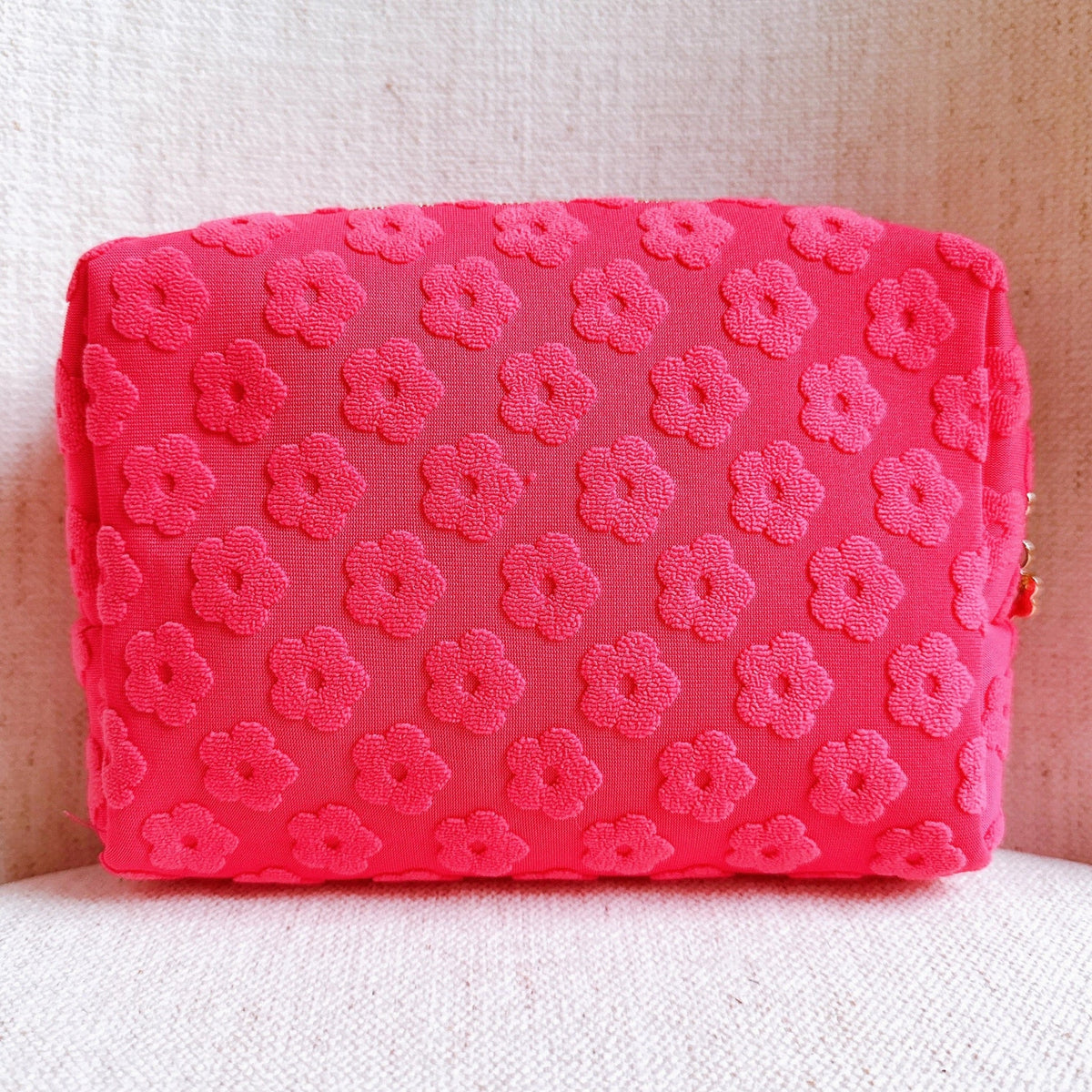 Trousse de toilette à motif de marguerites en relief